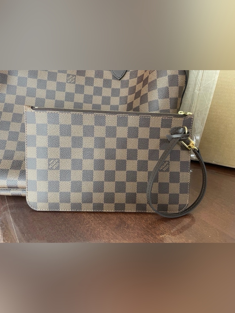Authentic LOUIS VUITTON Damier Neverfull MM Pouch. - Picture 3 of 13